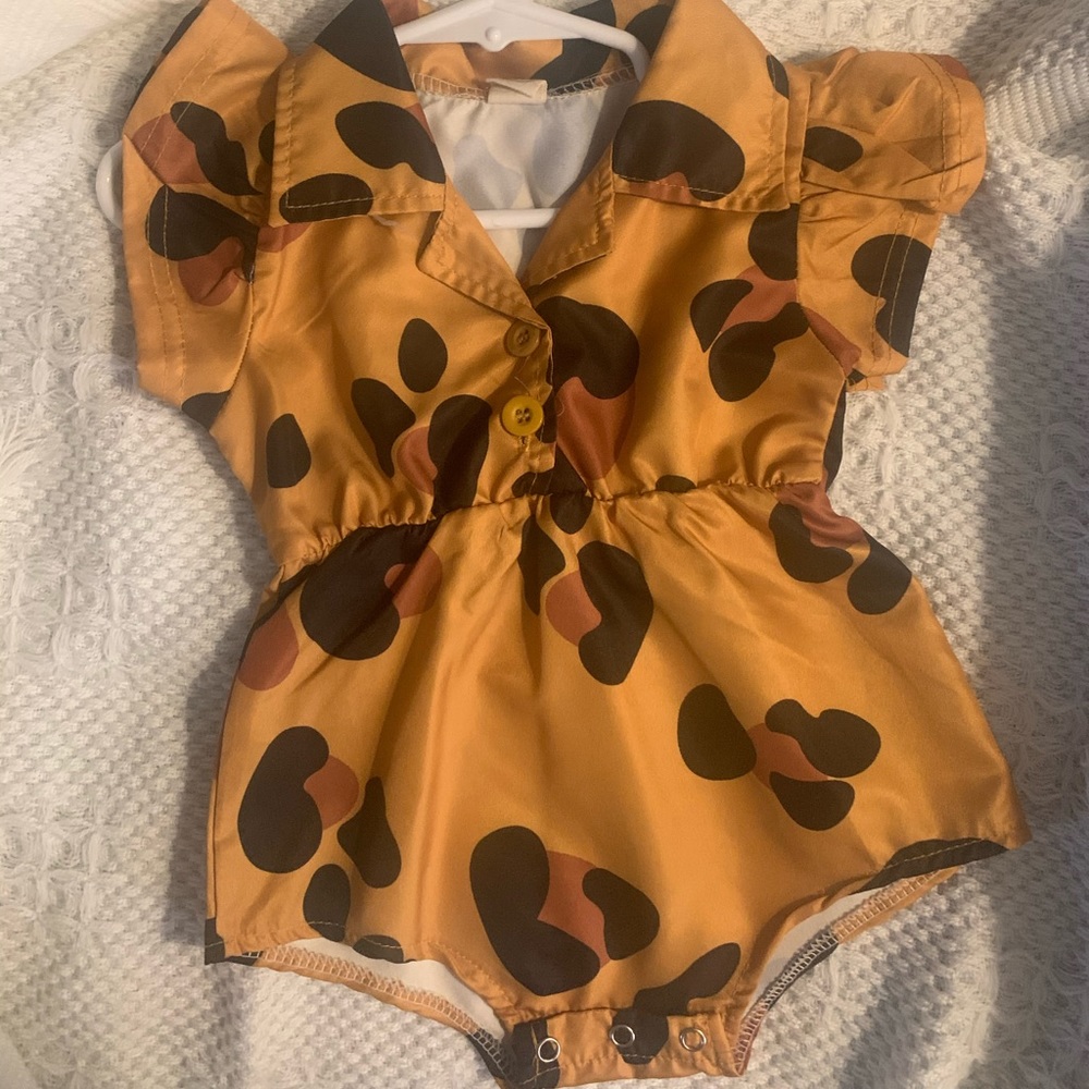 💜 2/$9 Cheetah onesie Romper